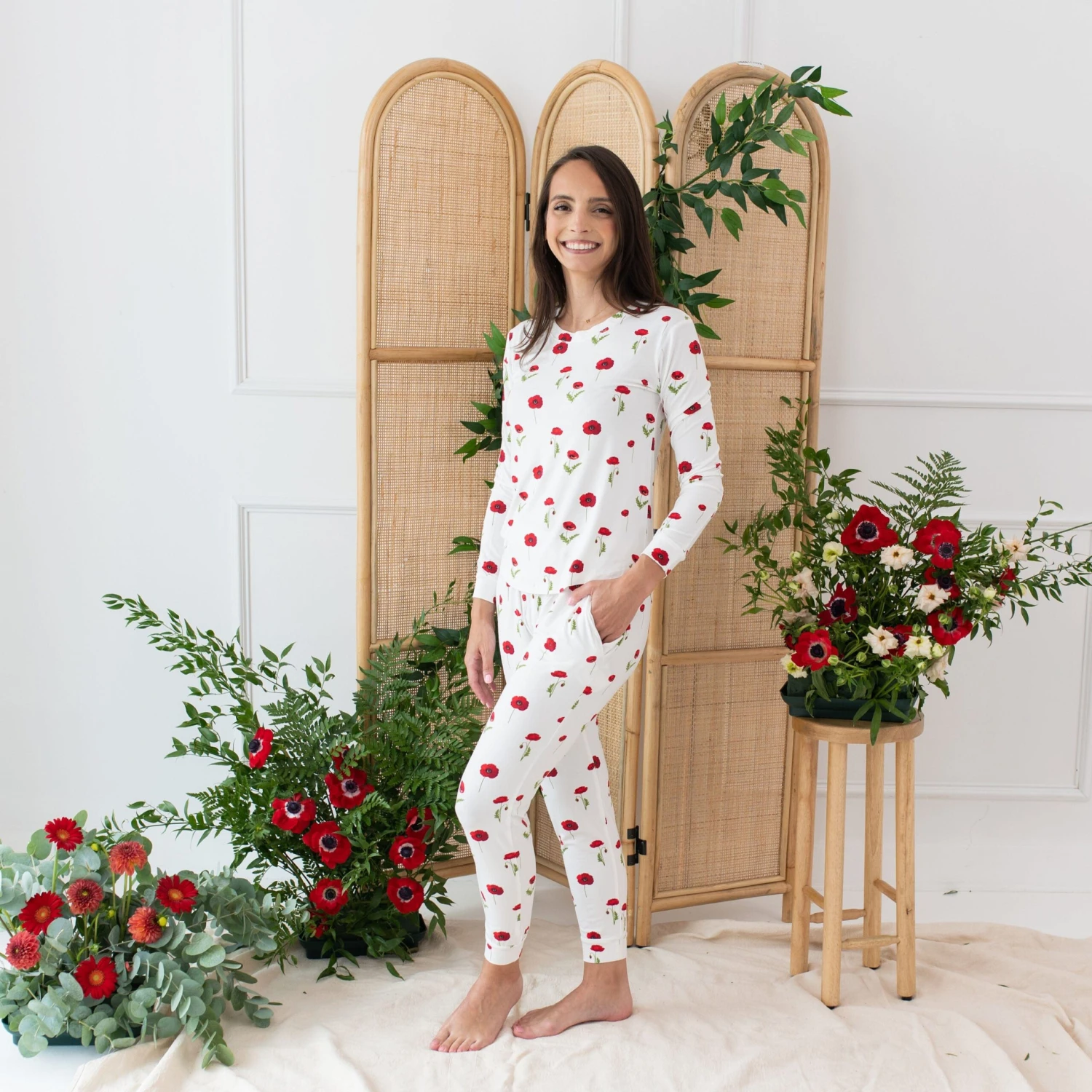 Women's Jogger Pajama Set In Cloud Poppies