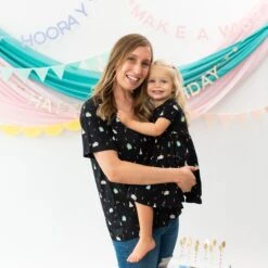 Women’s Relaxed Fit V-Neck In Midnight Party