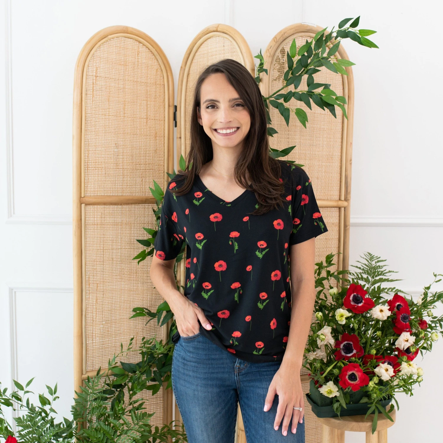 Women’s Relaxed Fit V-Neck In Midnight Poppies