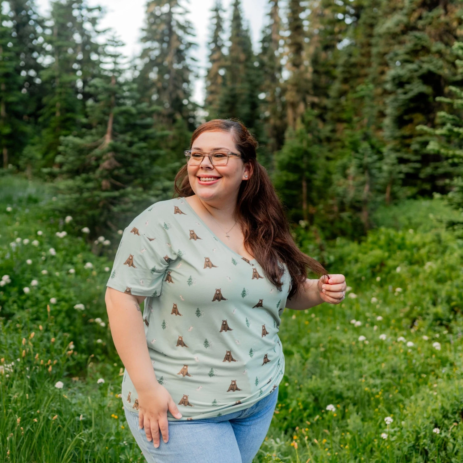 Women’s Relaxed Fit V-Neck In Trail - Image 3